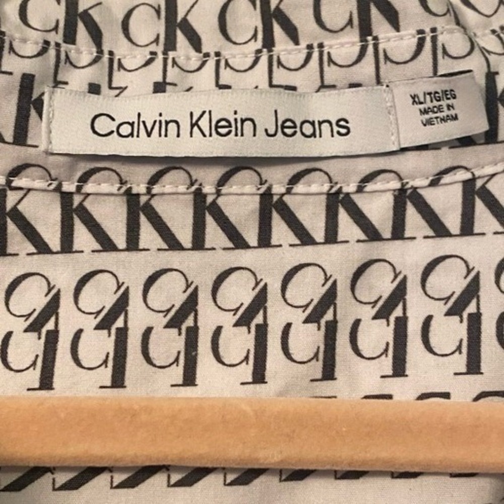 Calvin Klein Jeans Black and White Logo Top - Picture 3 of 4